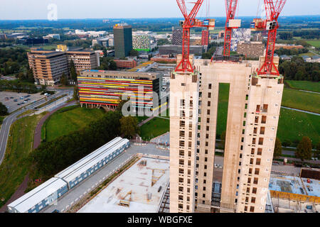 Vue aérienne de la nouvelle RIVM & CBG s'appuyant sur l'Uithof à Utrecht, aux Pays-Bas, dans le soleil du soir Banque D'Images