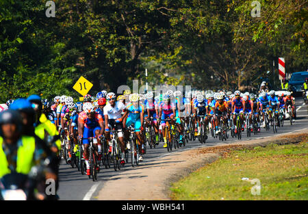 guwan hamuda papedi sawariya 2019 les cavaliers sont dans un seul groupe. Course cycliste Sri Lanka course de vélo Banque D'Images