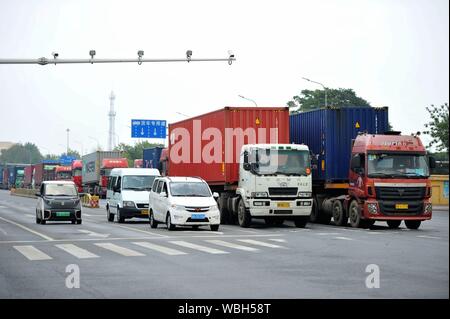 Linyi, Shandong, Chine. Août 27, 2019. Shandong, Chine, le 26 août, l'état-nouveau bureau a tenu une réunion de routine à souffler de l'air d'informer le Conseil d'état du plan d'ensemble de la zone d'essai de libre-échange Chine (Shandong), (Jiangsu), (Guangxi), (Hebei), (Yunnan) et (Heilongjiang). Depuis 2013, la Chine a successivement mis en place 12 l'auto-test du commerce des domaines tels que Shanghai, Guangdong et Hainan. Il n'y a pas longtemps, le nouveau quartier de Shanghai l'auto-test du commerce a été mise en place. Après la mise en place de la nouvelle six zones d'auto-test du commerce, notre pays a présenté la ''181'' de l'auto-trade zone d'essai. (Cre Banque D'Images