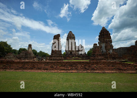 Vue large de Wat Phra si Rattana Mahathat dans Phrasi Lopburi, Thaïlande. Banque D'Images