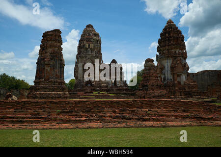 Vue large de Wat Phra si Rattana Mahathat dans Phrasi Lopburi, Thaïlande. Banque D'Images