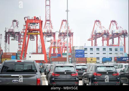 Linyi, Shandong, Chine. Août 27, 2019. Shandong, Chine, le 26 août, l'état-nouveau bureau a tenu une réunion de routine à souffler de l'air d'informer le Conseil d'état du plan d'ensemble de la zone d'essai de libre-échange Chine (Shandong), (Jiangsu), (Guangxi), (Hebei), (Yunnan) et (Heilongjiang). Depuis 2013, la Chine a successivement mis en place 12 l'auto-test du commerce des domaines tels que Shanghai, Guangdong et Hainan. Il n'y a pas longtemps, le nouveau quartier de Shanghai l'auto-test du commerce a été mise en place. Après la mise en place de la nouvelle six zones d'auto-test du commerce, notre pays a présenté la ''181'' de l'auto-trade zone d'essai. (Cre Banque D'Images