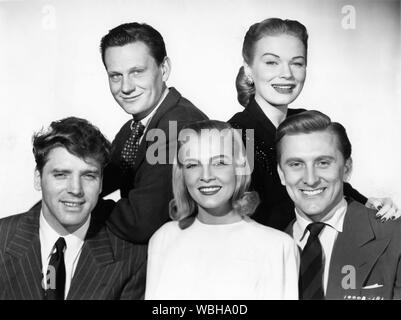 LIZABETH SCOTT BURT LANCASTER KIRK DOUGLAS WENDELL COREY et Kristine MILLER dans JE MARCHE SEUL 1947 Byron Haskin directeur Hal Wallis Productions / Paramount Pictures Banque D'Images