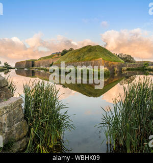 La forteresse de Varberg et fossé à l'aube. Varberg, Halland, Suède, Scandinavie. Banque D'Images