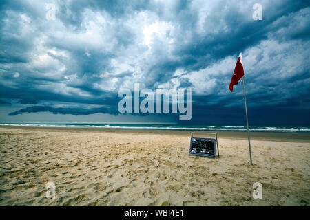 Coolum Beach fermée pour thunder storm Sunshine Coast Australie Queensland Banque D'Images