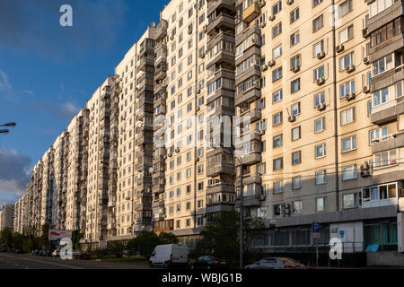 Moscou, Russie - le 31 juillet 2019 : les maisons de l'ère soviétique dans la banlieue de Moscou Banque D'Images
