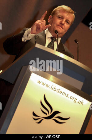 Libdem rassemblement à Édimbourg, Meadowbank ce soir ( LE MARDI 29/5/01) qui a été adressée par leader Charles Kennedy, député. Banque D'Images