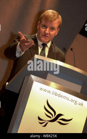 Libdem rassemblement à Édimbourg, Meadowbank ce soir ( LE MARDI 29/5/01) qui a été adressée par leader Charles Kennedy, député. Banque D'Images