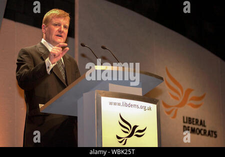 Libdem rassemblement à Édimbourg, Meadowbank ce soir ( LE MARDI 29/5/01) qui a été adressée par leader Charles Kennedy, député. Banque D'Images