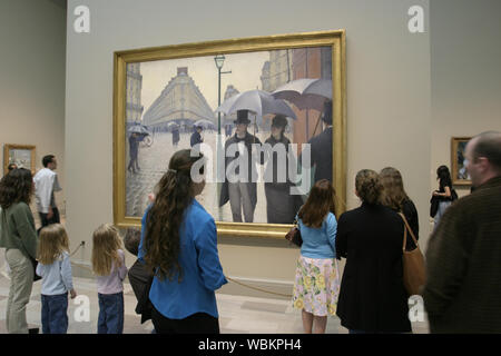 Les visiteurs du Chicago Art Institute, connu pour sa célèbre collection impressionniste, voir "Rue de Paris, temps de pluie" par Caillobotte. Banque D'Images