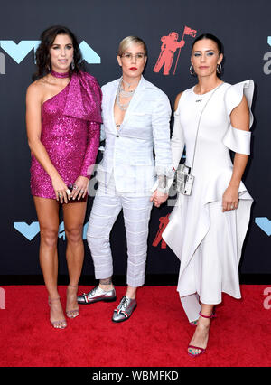 Alex Morgan, Ashlyn Harris, et Ali Krieger fréquentant les MTV Video Music Awards 2019 qui a eu lieu au Prudential Center de Newark, New Jersey. Banque D'Images