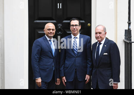 (De gauche à droite) Chancelier Sajid Javid nous accueille le secrétaire au Trésor Steven Mnuchin et directeur du Conseil économique national, Larry Kudlow, avant une réunion à Downing Street, Londres. Banque D'Images