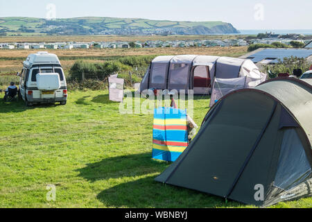 ,Camping caravan park,maison de vacances,Borth,mer,resort,nord,de,la baie Cardigan Aberystwyth, Ceredigion,sur,ensoleillé,Banque,Maison de vacances,weekend,août,summer,Pays de Galles Banque D'Images