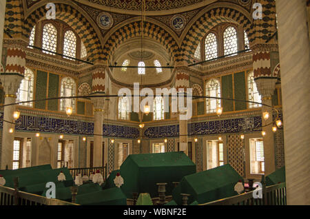 Istanbul, Turquie - juin 6, 2016 : l'intérieur de la magnifique tombeau du sultan Selim II construit en 1577 et décoré avec des carreaux d'Iznik Banque D'Images