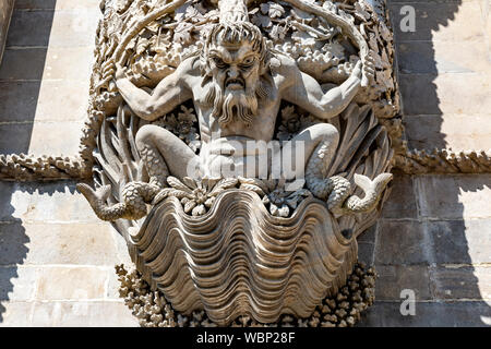 Décoration en pierre sculpture d'un triton mythologique, Palais de Pena, Sintra, Portugal. Banque D'Images