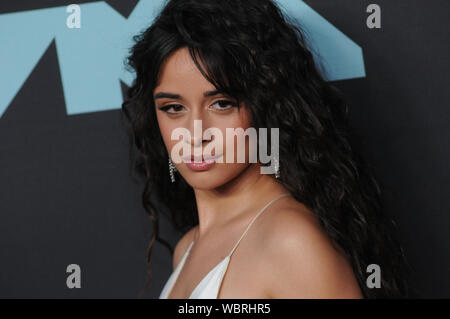 Newark, USA. Août 27, 2019. Camila Cabello assiste à la 2019 MTV Video Music Video Awards tenue au Prudential Center de Newark, NJ : SOPA de crédit limité/Alamy Images Live News Banque D'Images