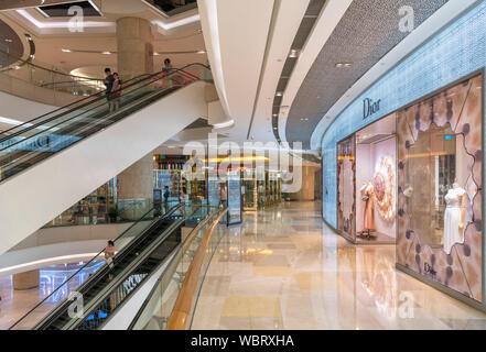 Les magasins de luxe à Ion Orchard Mall, Orchard Road, Singapore Banque D'Images