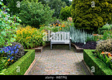 La salle de lecture et jardin RHS Hyde Hall, Essex. Banque D'Images