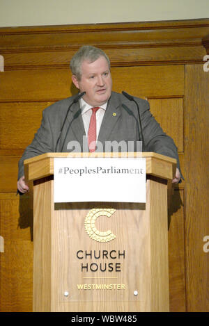 Londres, Royaume-Uni. 27 août 2019. Les députés et les membres de partis d'opposition se réunissent à Church House, Westminster, à signer la déclaration contre la Chambre d'église a fermé le Parlement pour faciliter un Brexit pas d'accord. Ian Blackford (SNP) Credit : PjrFoto/Alamy Live News Banque D'Images