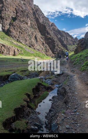 Yolyn Am est une gorge étroite et profonde dans l'Gurvan Saikhan montagnes du sud de la Mongolie. La vallée est nommé d'après le gypaète, qui est appelé Y Banque D'Images