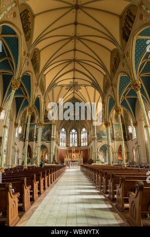 SAVANNAH, GÉORGIE - 30 novembre 2016 : l'intérieur de la cathédrale St Jean le Baptiste, le 5 septembre 2016. La cathédrale a été fondée vers 1791 par la f Banque D'Images