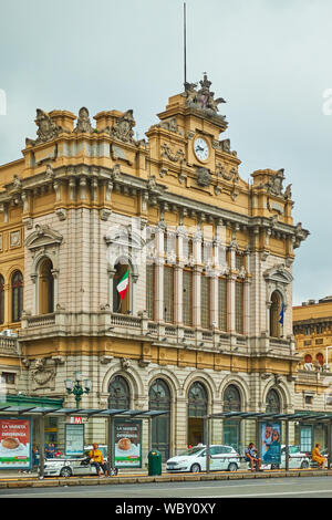 Gênes, Italie - 7 juillet 2019 : l'entrée principale de la gare de Genova Brignole Banque D'Images