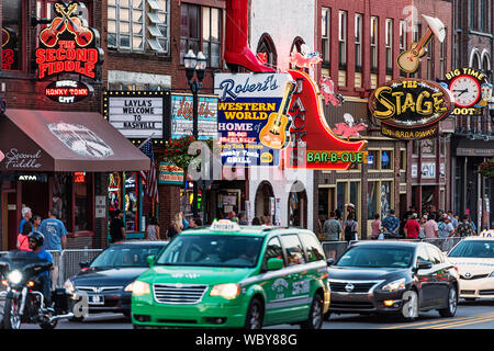 Bars Musique country sur Broadway, Nashville, Tennessee, USA. Banque D'Images