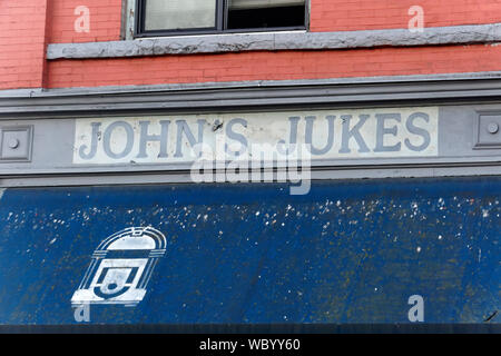 John's jukebox Jukes store se connecter sur Main Street dans le quartier historique de Mount Pleasant de Vancouver, BC, Canada Banque D'Images