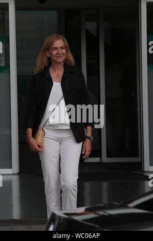 Madrid, Espagne. Août 27, 2019. L'Infante Cristina, fille du roi Juan Carlos I, lui rend visite à l'hôpital, qu'ils se remettent d'une opération à coeur ouvert. Dpa : Crédit photo alliance/Alamy Live News Banque D'Images