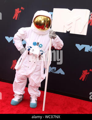 26 août 2019, Newark, New York, USA : Lune homme assiste à la MTV 2019 tapis rouge d'atténuation arrivants tenue au Prudential Center. (Crédit Image : © ZUMA/Kaszerman Nancy fil) Banque D'Images