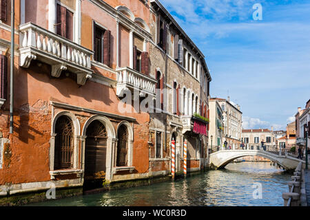 Le Rio di Noale canal et le Ponte Pasqualigo o de Noal, pont de Calle Stua Cannaregio, Venise, Italie Banque D'Images