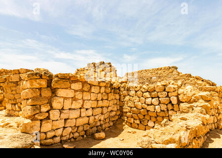 Château de Sumhuram à Mascate, Sultanat d'Oman. Murs en pierre dans le site archéologique près de Mascate dans la région de Dhofar Oman moderne. Banque D'Images