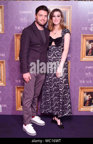 Tom Burke et honneur Swinton Byrne arrive pour la projection de gala du Royaume-Uni Le Souvenir au Curzon Mayfair, Londres. Banque D'Images