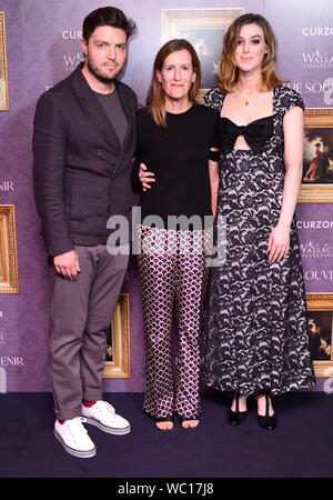 Tom Burke, Joanna Hogg et honneur Swinton Byrne arrive pour la projection de gala du Royaume-Uni Le Souvenir au Curzon Mayfair, Londres. Banque D'Images