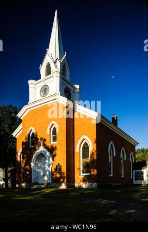 Paroisse du sud de l'Église Unitarienne Charlestown Rue Principale Quartier Historique   Charlestown, New Hampshire, USA Banque D'Images