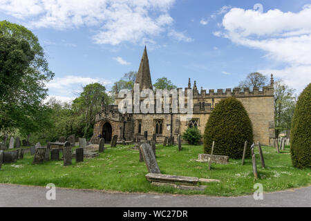 L'extérieur de l'église paroissiale de St Anne dans le village de Buxton, Derbyshire, Royaume-Uni ; premières parties de l'église date du 13ème siècle Banque D'Images