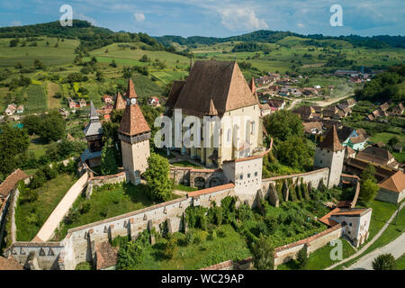 Vue aérienne de l'église saxonne fortifiée Biertan, UNESCO World Heritage site, dans village Biertan, Transylvanie, Roumanie, Europe. Roumanie billet destinati Banque D'Images