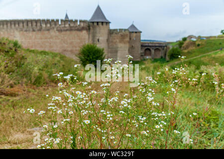 La forteresse de Khotin X XVIII siècles avec une fortification complexe, l'une des sept merveilles de l'Ukraine située sur la rive droite de la rivière. Dni Banque D'Images