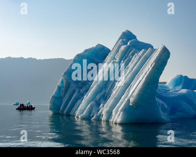 Belle glace glaciale bleue du glacier Leconte près de Petersburg, aux États-Unis Banque D'Images