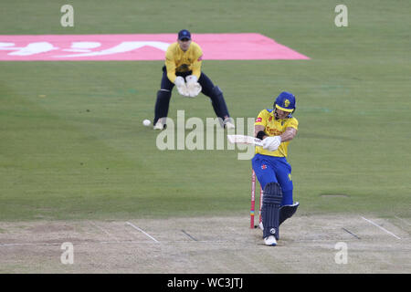 Durham, Royaume-Uni. 27 août 2019. Durham D'Arcy au bâton court pendant la vitalité T20 Blast match entre Durham County Cricket Club et Birmingham à ours Unis Riverside, Chester le Street le mardi 27 août 2019. (Crédit : Mark Fletcher | MI News) Credit : MI News & Sport /Alamy Live News Banque D'Images