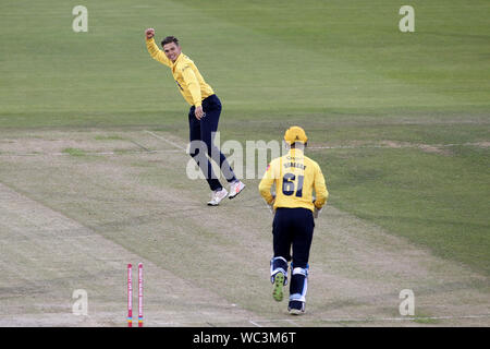 Durham, Royaume-Uni. 27 août 2019. Birmingham Bears' Chris Green célèbre après bowling Durham au cours de l'acier Scott Vitalité T20 Blast match entre Durham County Cricket Club et Birmingham à ours Unis Riverside, Chester le Street le mardi 27 août 2019. (Crédit : Mark Fletcher | MI News) Credit : MI News & Sport /Alamy Live News Banque D'Images