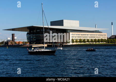 Le Royal Opera House vu de Nyhavn, le Danemark. Banque D'Images