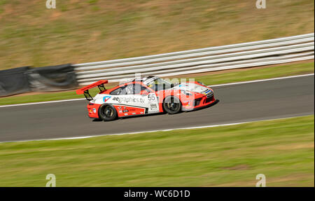 Porsche Carrera Cup GO at Oulton Park, voiture numéro 55, conducteur, Dan Vaughan, Performance Motorbase Banque D'Images