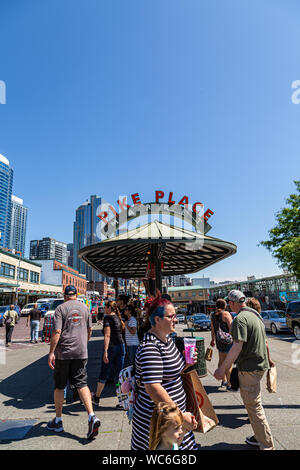 Vue à l'extérieur du célèbre marché de Pike Place à Seattle, Washington, États-Unis Banque D'Images