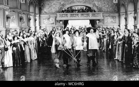 EUGENE PALLETTE comme Aramis LEON BARRY comme Athos DOUGLAS FAIRBANKS SR D'Artagnan et GEORGE SIEGMANN comme Porthos dans les trois mousquetaires 1921 directeur Fred Niblo film muet d'Alexandre Dumas roman Douglas Fairbanks Images / United Artists Banque D'Images