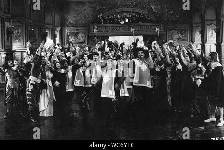 EUGENE PALLETTE comme Aramis LEON BARRY comme Athos DOUGLAS FAIRBANKS SR D'Artagnan et GEORGE SIEGMANN comme Porthos dans les trois mousquetaires 1921 directeur Fred Niblo film muet d'Alexandre Dumas roman Douglas Fairbanks Images / United Artists Banque D'Images