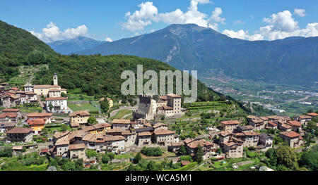 Tenno, Trento/Italie - 08/07/2019 : Le château de Tenno, Trentin-Haut-Adige, Alto Garda et communauté Ledro Banque D'Images