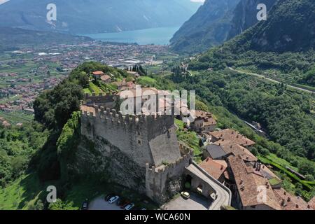 Tenno, Trento/Italie - 08/07/2019 : Le château de Tenno, Trentin-Haut-Adige, Alto Garda et communauté Ledro Banque D'Images