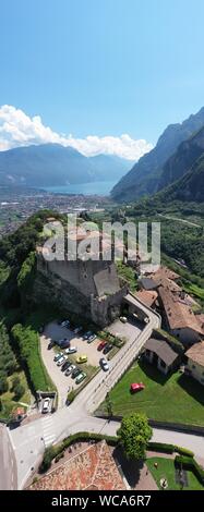 Tenno, Trento/Italie - 08/07/2019 : Le château de Tenno, Trentin-Haut-Adige, Alto Garda et communauté Ledro Banque D'Images