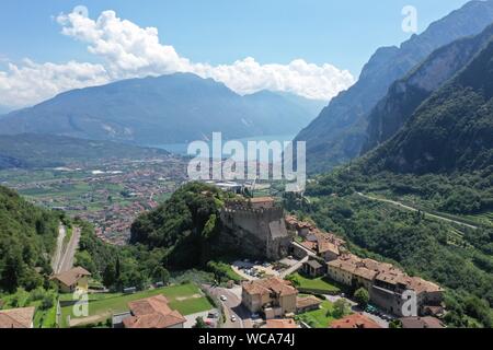 Tenno, Trento/Italie - 08/07/2019 : Le château de Tenno, Trentin-Haut-Adige, Alto Garda et communauté Ledro Banque D'Images